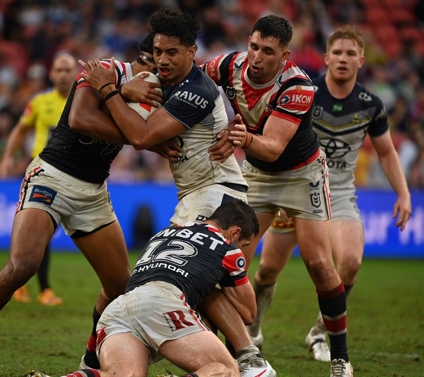 Sitili Tupouniua, Victor Radley and Nat Butcher wrap up Murray Taulagi.