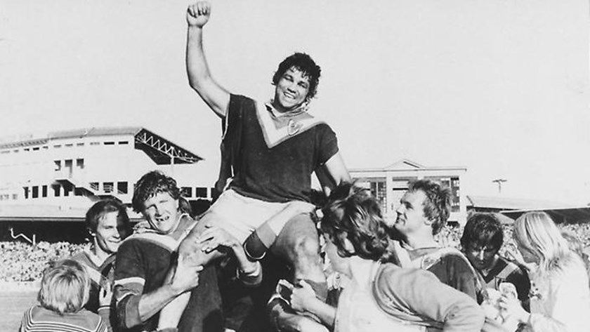 Arthur Beetson chaired off the SCG by teammates after the 1975 grand final win
